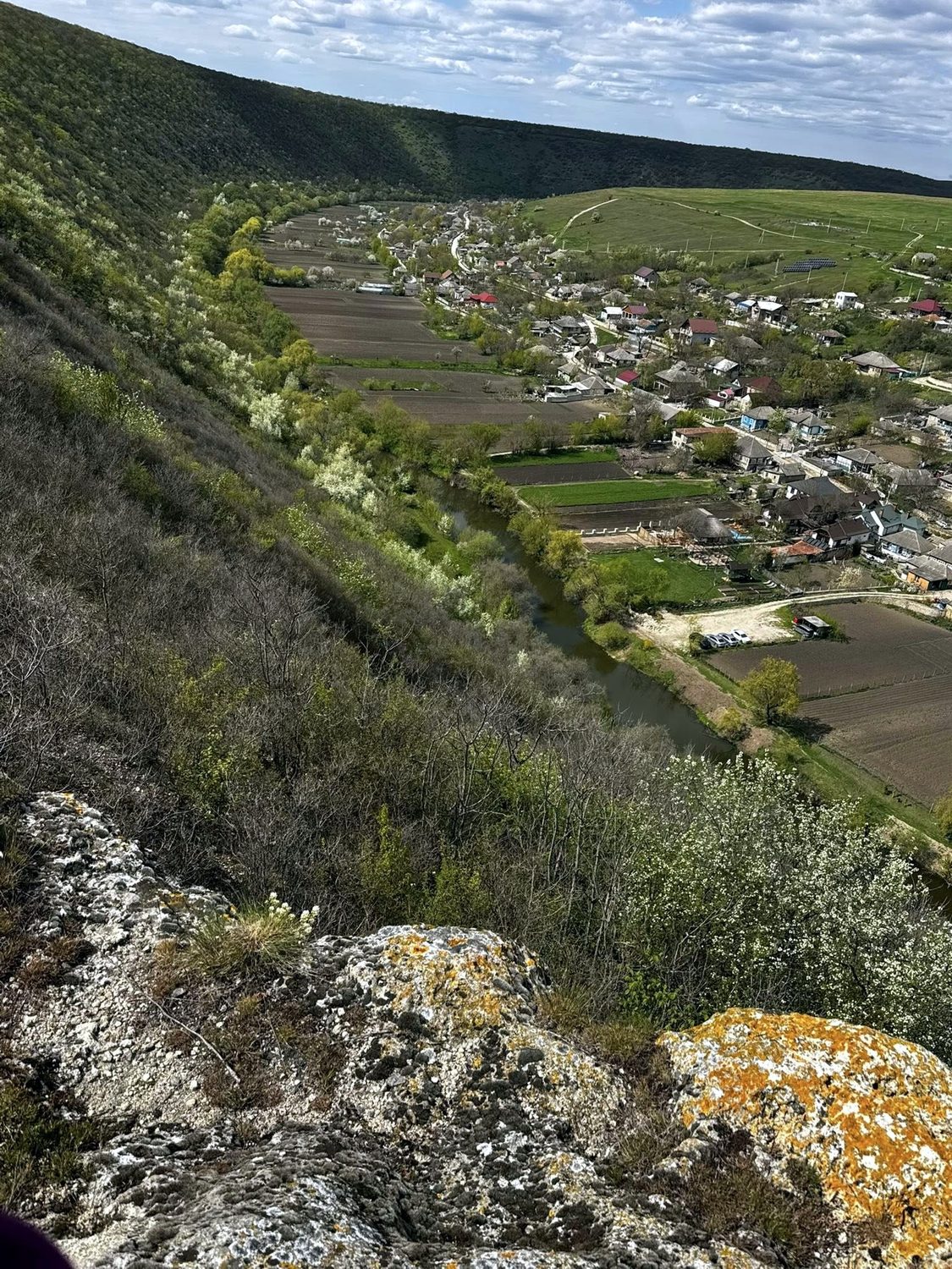 Satul și meandrul Răutului, primăvara